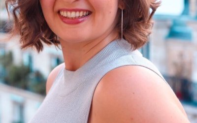 Robe argentée pour les fêtes